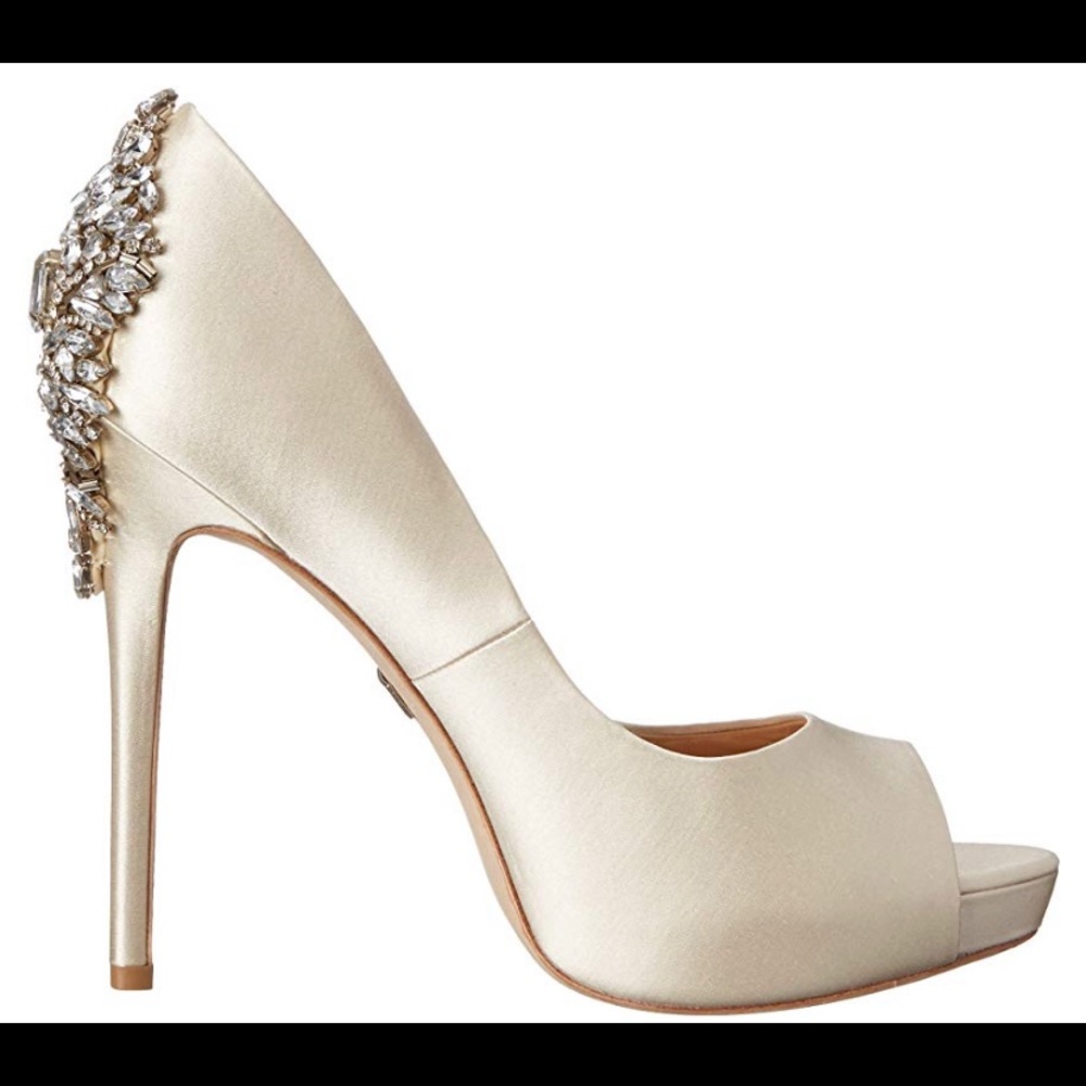 Badgley Mischka Ivory Kiara platform heels size 8M